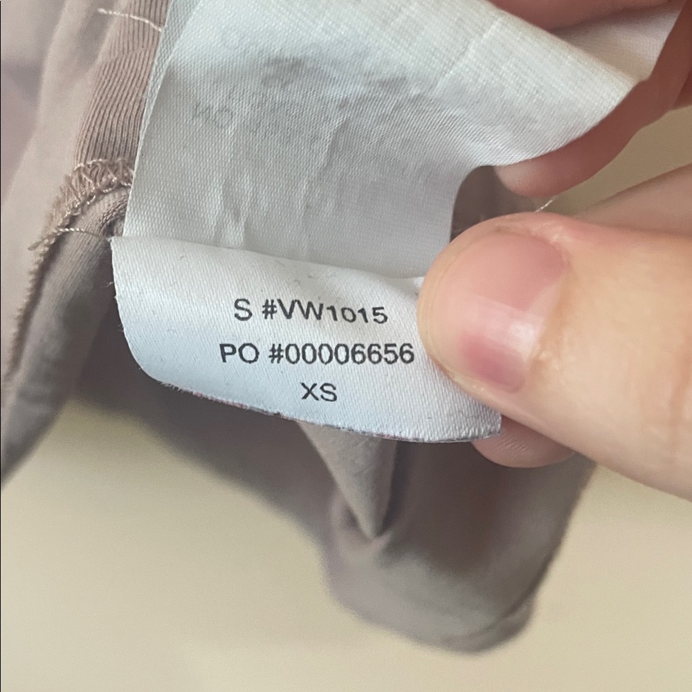 Vuori Feather Tee - Picture 4 of 5